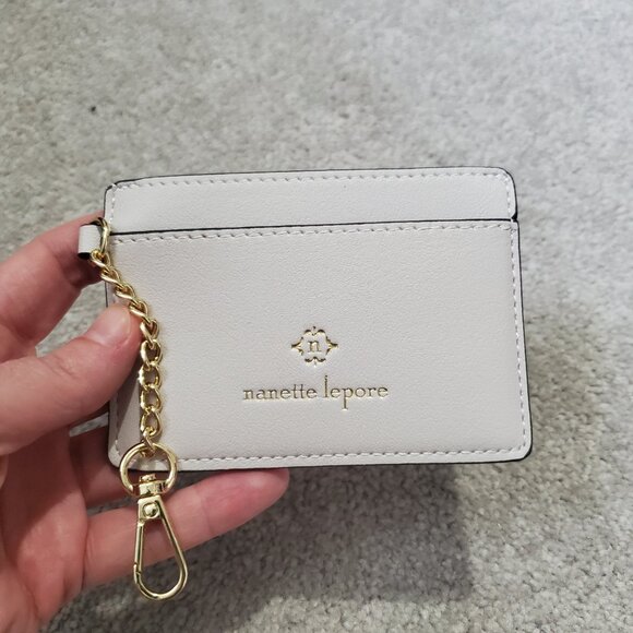 NANETTE LEPORE Pebbled Vegan Leather Card Holder with Chain Strap Clasp White - Picture 2 of 6